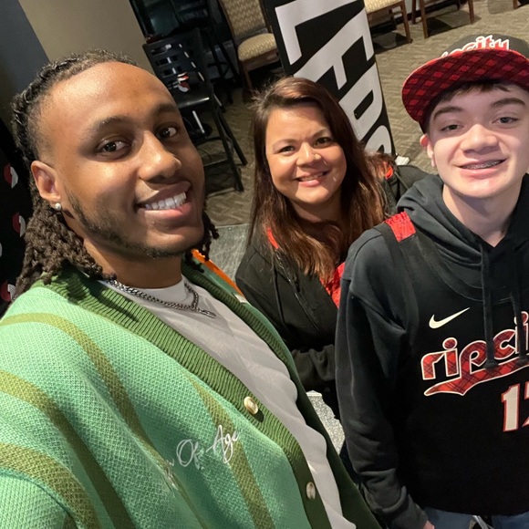 Meet your Posher, Chela - Picture 4 of 6